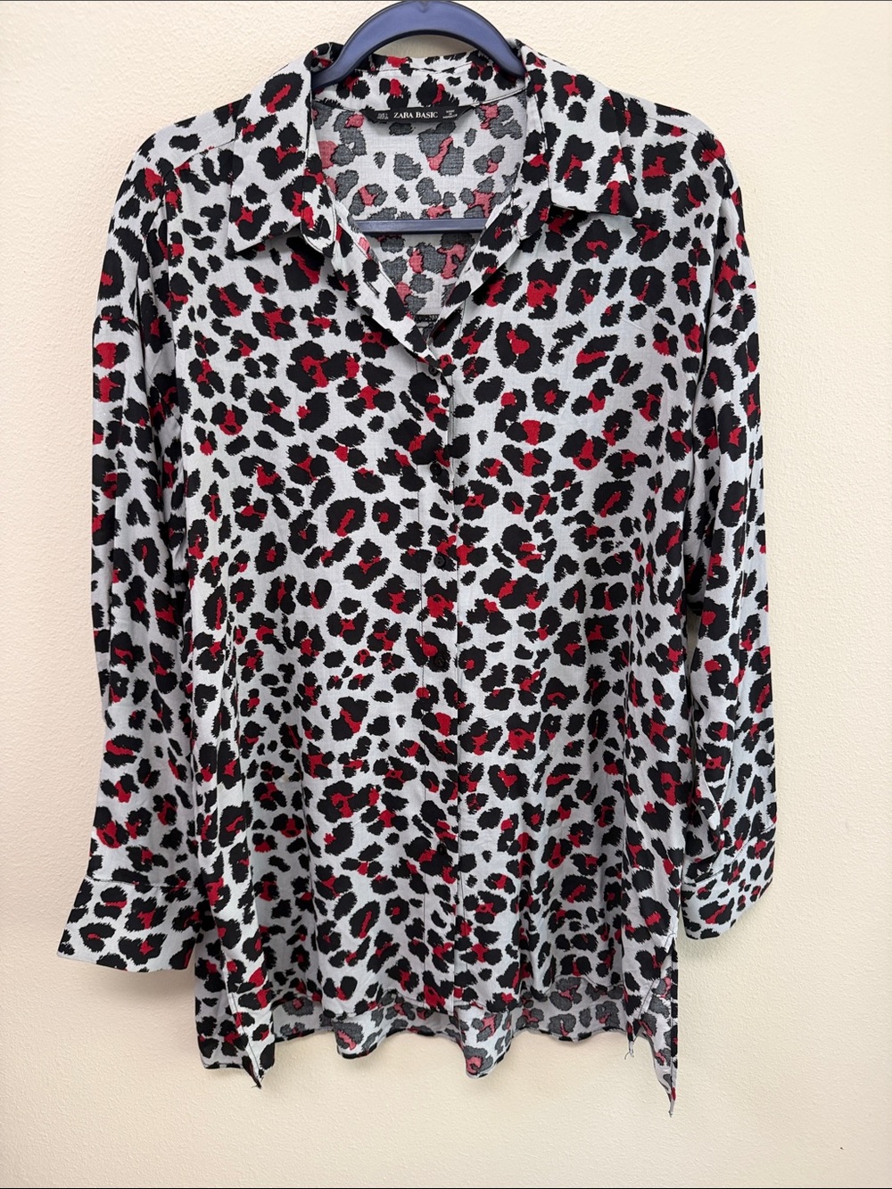 Zara Basic Black & Red Leopard Print Button-Down Shirt SzL